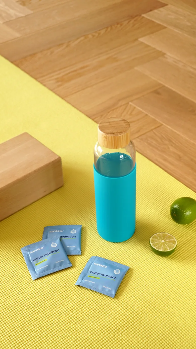 Saszetki Kanaste Better Hydration i butelka na macie do ćwiczeń